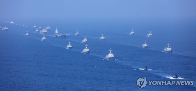 남중국해에서 훈련 중인 중국 항모전단