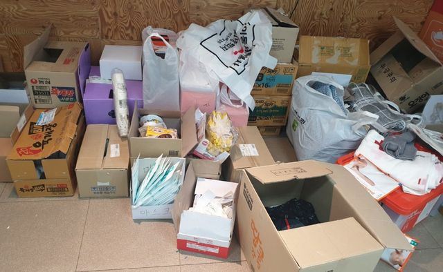 한국선비문화연구원에 쌓인 구호품