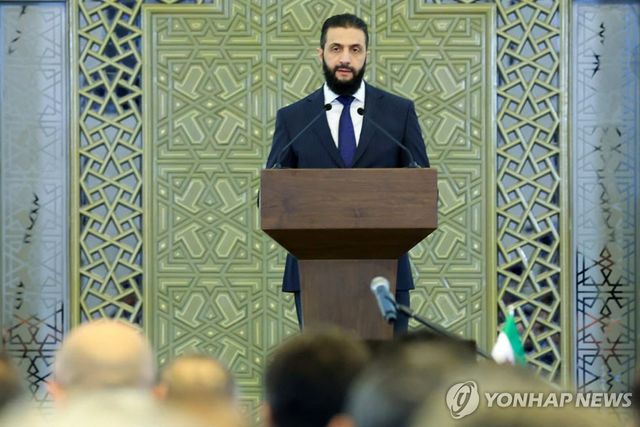 개각 발표하는 시리아 임시대통령