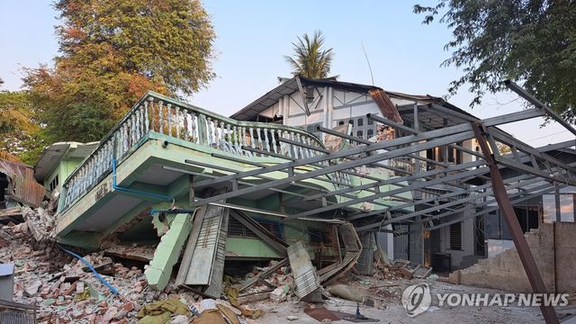 강진으로 초토화된 만달레이 인근 짜우세 시