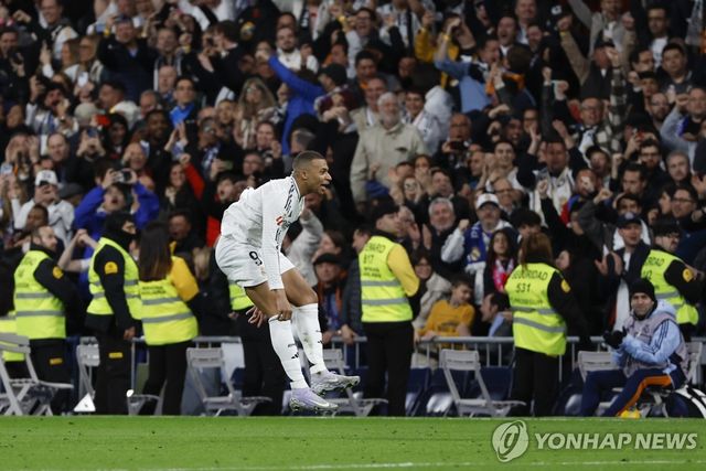 골세리머니를 펼치는 킬리안 음바페