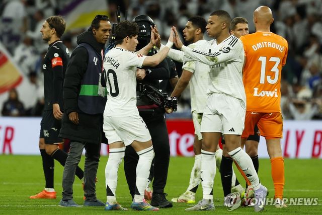 승리를 축하하는 레알 마드리드 선수들