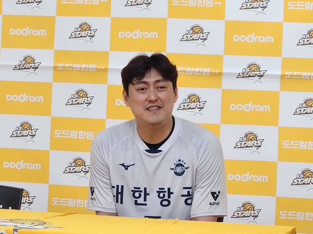 인터뷰하는 대한항공 세터 유광우