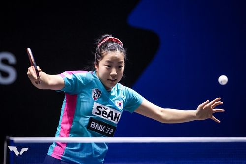 WTT 첸나이 대회 여자단식 경기 중인 신유빈 