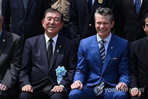 이오토 합동 위령식 참석한 일본 총리와 미국 국방부 장관