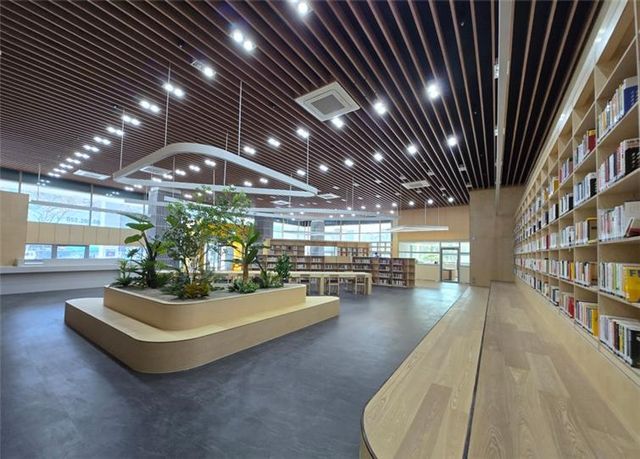 새로 단장한 울산시청 본관 로비 전경