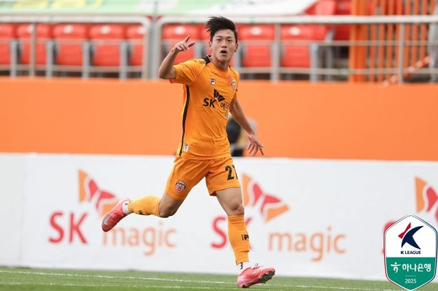 골세리머니를 펼치는 제주 김준하