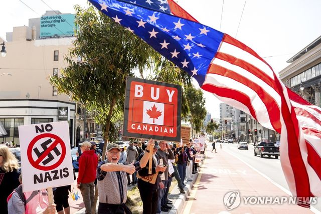 29일(현지시간) 미국 캘리포니아 샌프란시스코 테슬라 매장 앞에서 열린 머스크 반대 시위