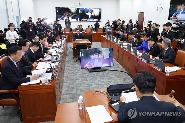 '헌법재판관 임기 연장법안' 법사위 상정