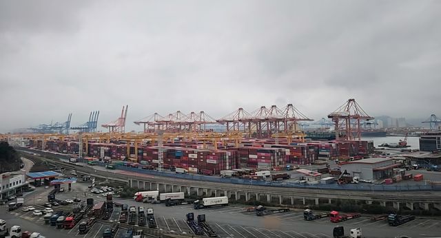 가덕대교에서 촬영한 부산신항 전경