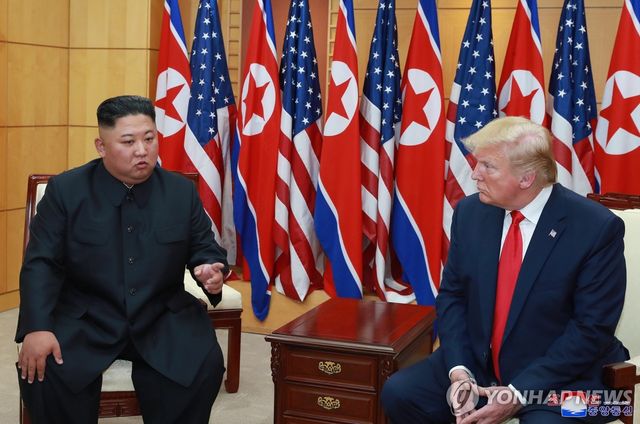 2019년에 만난 트럼프 미국 대통령(오른쪽)과 북한 김정은 국무위원장