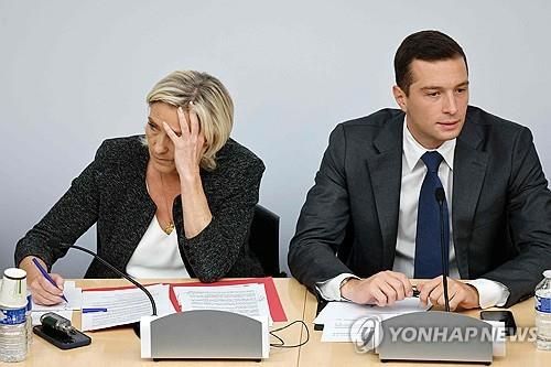 마린 르펜 RN 의원과 조르당 바르델라 당 대표