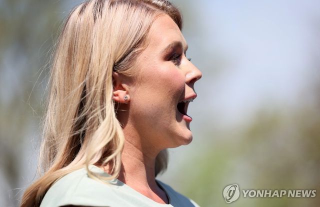 31일(현지시간) 취재진 앞에 선 백악관 대변인