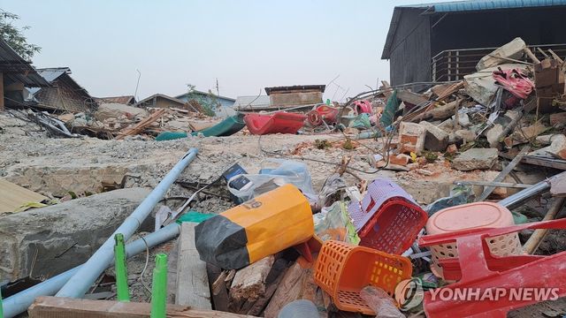 지진으로 완전히 무너져 버린 유치원