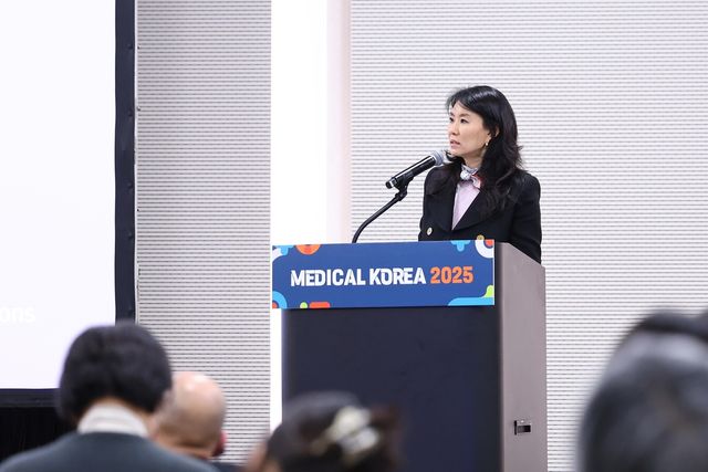 '메디컬 코리아 2025'에서 강연하는 석수선 박사