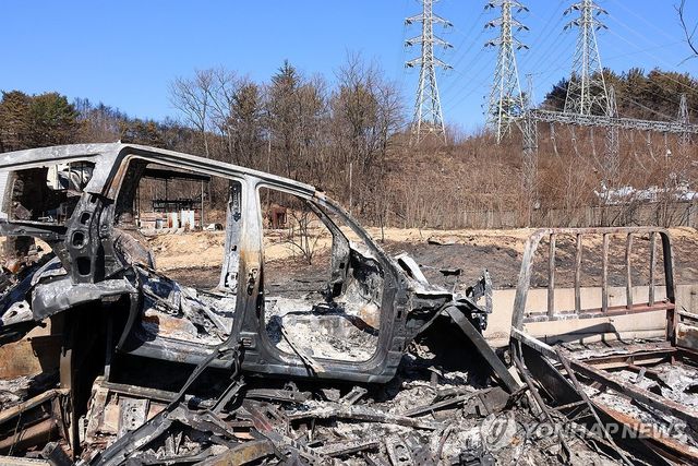 영덕 변전소 근처까지 번진 산불
