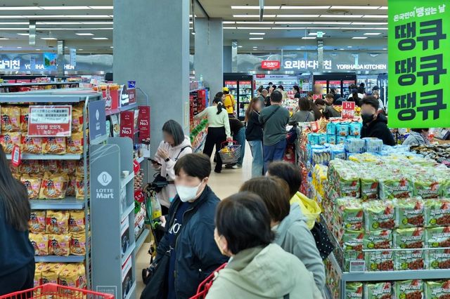 롯데마트, 땡큐절 매출 20% 증가…전복 900원대 판매 