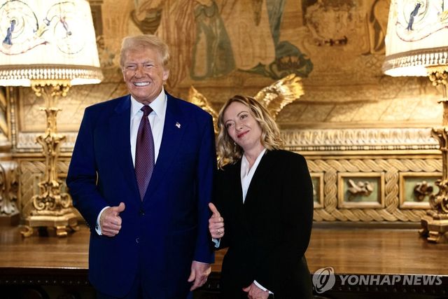 지난 1월 미국 플로리다주 마러라고 리조트 방문해 트럼프와 회동한 멜로니