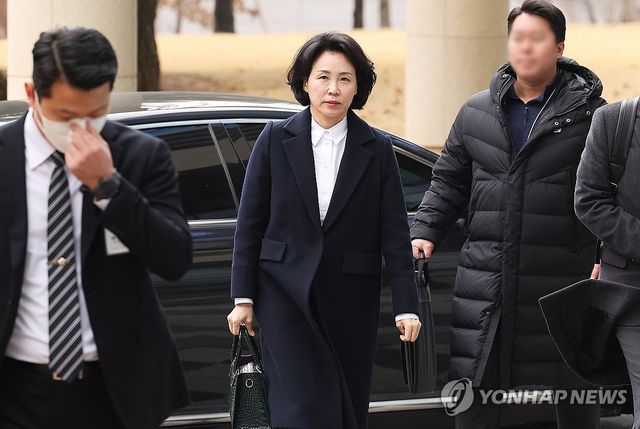 항소심 첫 공판 출석하는 김혜경 씨