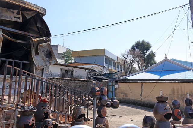 영덕군 지품면사무소 바로 옆 건물까지 번진 산불