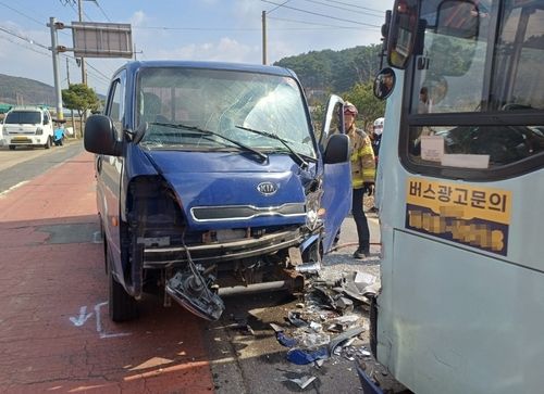 화물차와 버스 충돌사고