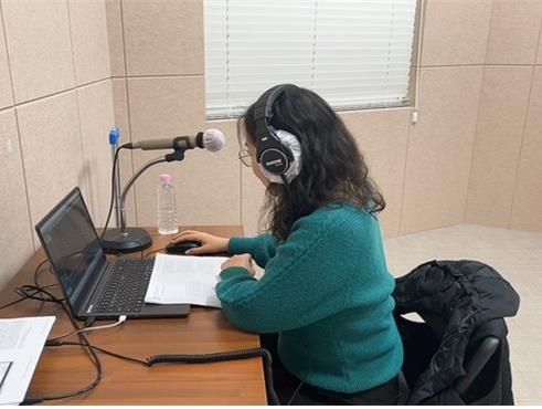 시각장애인용 오디오북 낭독 봉사하는 120다산콜재단 직원