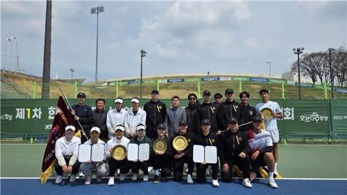 제1차 한국실업테니스연맹전 및 전국종별테니스대회 단체전 우승팀들