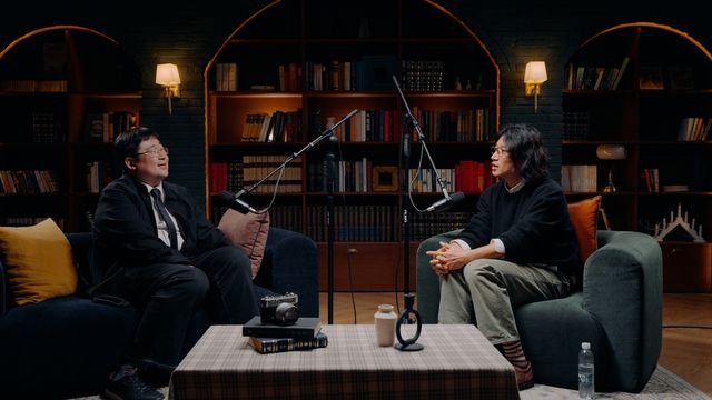 서울시 팟캐스트 토크쇼 '잡담의 미학'에 출연한 곽재식 작가(왼쪽)