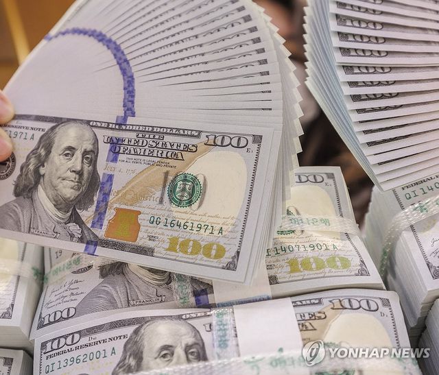 2월 외화예금 49억달러↓…"원/달러 환율상승에 기업 등 원화 환전"