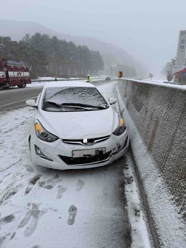 원주 중앙고속도로 승용차 단독 사고