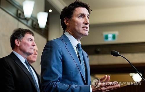 회견하는 트뤼도 캐나다 총리