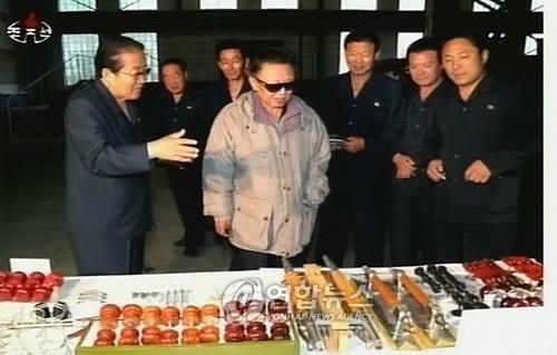 함흥 반도체 재료공장 시찰