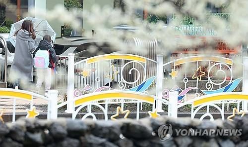 비 내리는 개학일