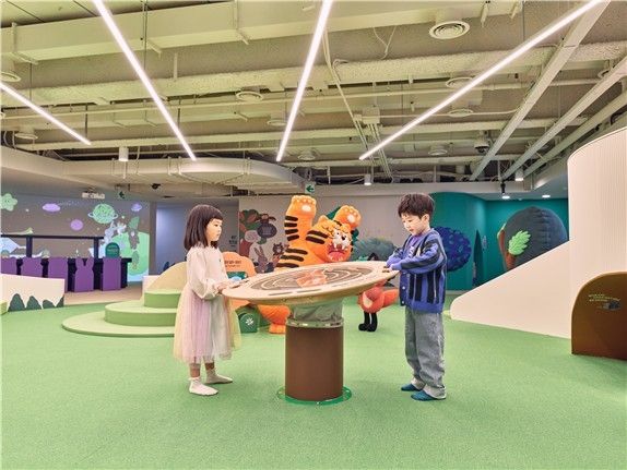 '달토끼와 산토끼' 전시실 