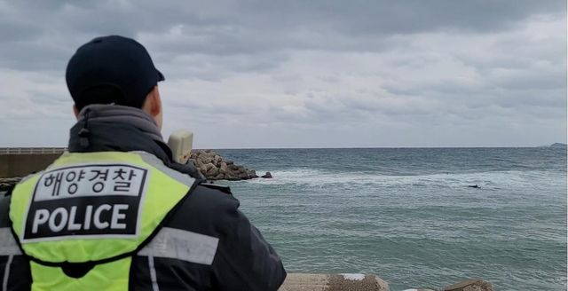 수상 레저 단속 중인 속초해경