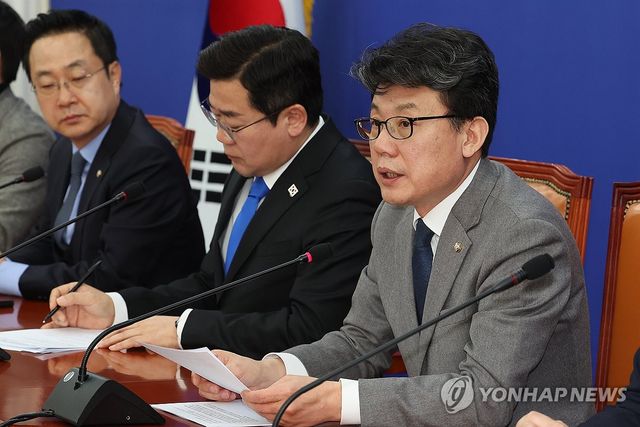 발언하는 진성준 정책위의장