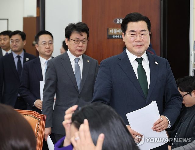 회의 참석하는 박찬대 원내대표