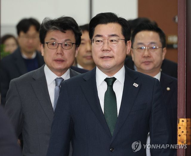 회의 참석하는 박찬대 원내대표