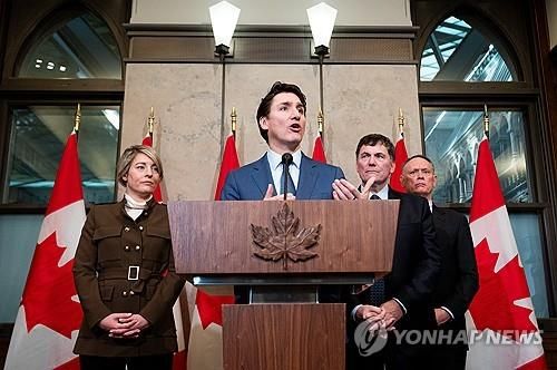 회견하는 트뤼도 캐나다 총리