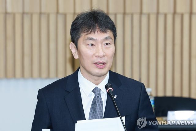 보험회사 CEO 간담회서 발언하는 이복현 금감원장