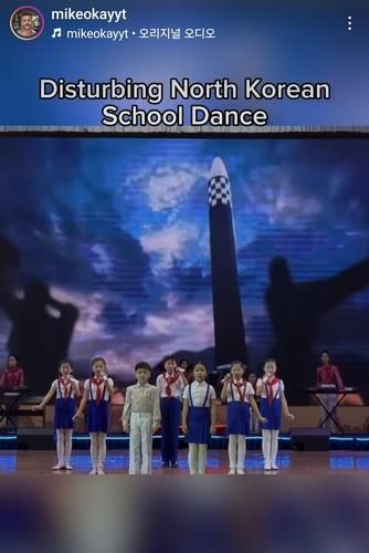 북한 나선 경제특구의 학교에서 외국인 관광객들에게 보여준 공연. [유튜버 마이크 오케네디 인스타그램 캡쳐. 재판매 및 DB 금지] 