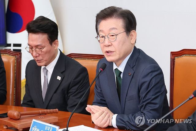 발언하는 이재명 대표