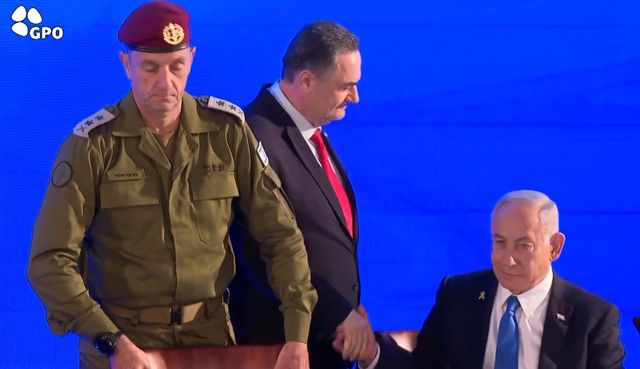 헤르지 할레비 전 참모총장(왼쪽), 베냐민 네타냐후 이스라엘 총리(오른쪽)