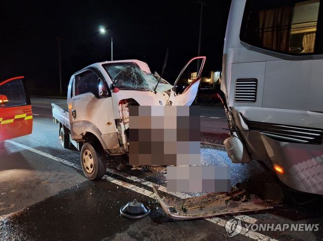 제주 1t 트럭-버스 사고