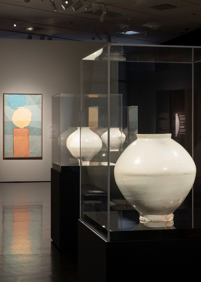 '한국의 달항아리, 다시 차오르다' 전시 모습 