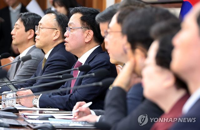 최 권한대행, 국무회의 주재