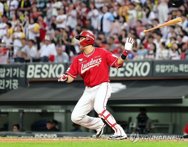 고명준, 만루에서 호쾌한 2루타