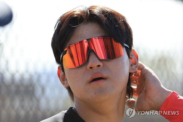 인터뷰하는 김도영