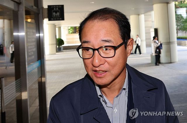 항소심 첫 공판 출석하는 이성만 전 의원