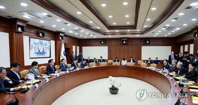 국정현안관계장관회의 주재하는 최상목 권한대행